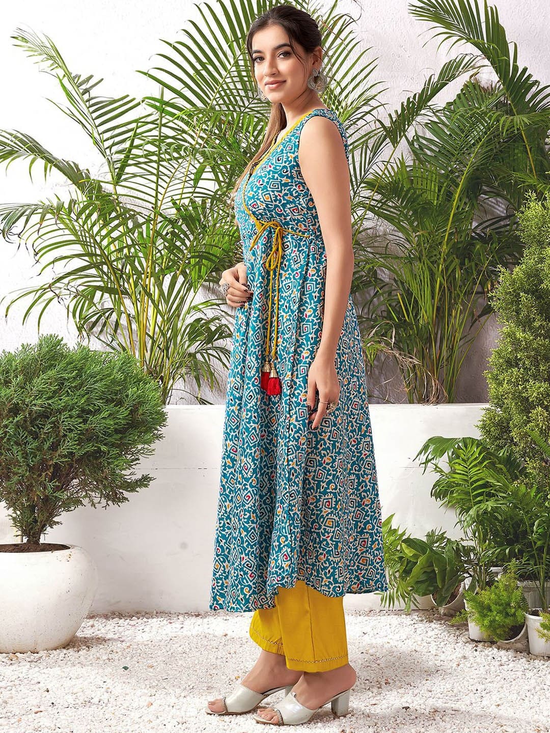 Shop designer kurta & suit sets for women online in India from your favourite brands ✯ Free Shipping ✯ COD ✯ Easy Returns and Exchanges ✯ Explore a wide range of Kurta Sets at Her Fashion Store.