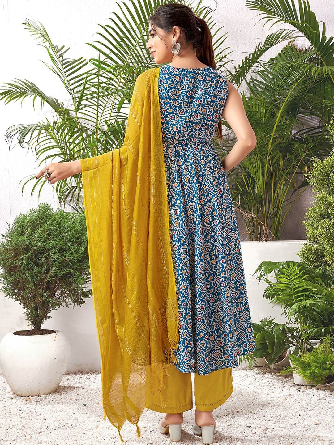 Shop designer kurta & suit sets for women online in India from your favourite brands ✯ Free Shipping ✯ COD ✯ Easy Returns and Exchanges ✯ Explore a wide range of Kurta Sets at Her Fashion Store.